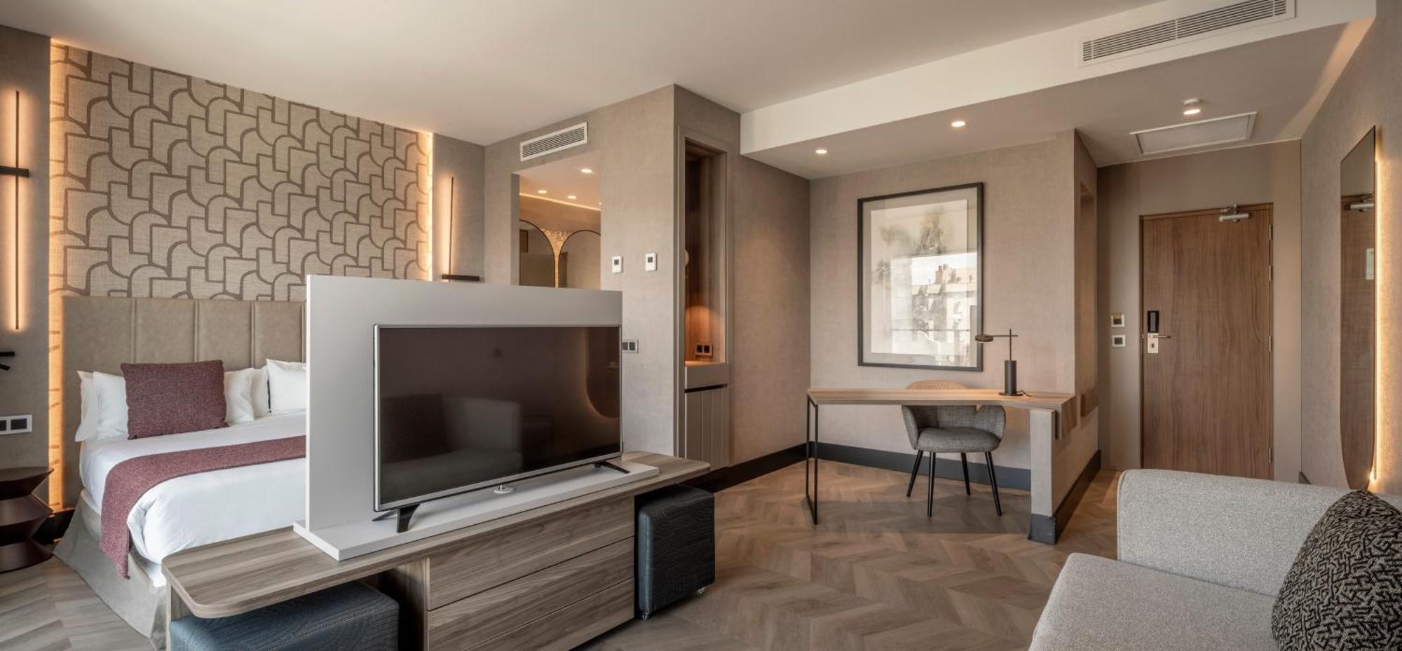 Family Room (2 Adults + 2 Children)